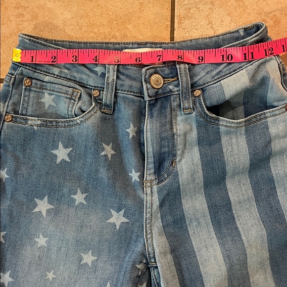 SHYANNE WOMEN'S STARS & STRIPES PRINT HIGH RISE SUPER FLARE JEANS, Sz 26 - Picture 8 of 9